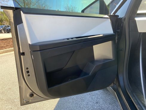 Used 2024 Tesla Cybertruck AWD Crew Cab image 21