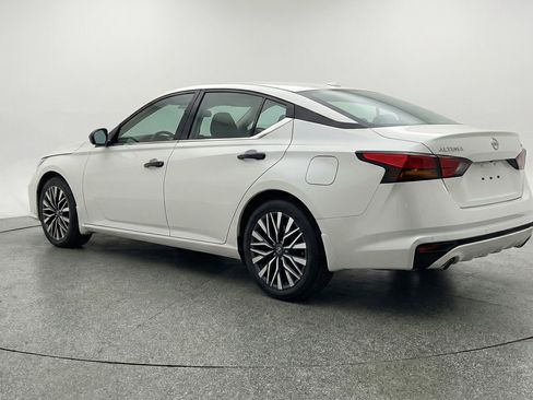 Used 2025 Nissan Altima 2.5 SV FWD image 6