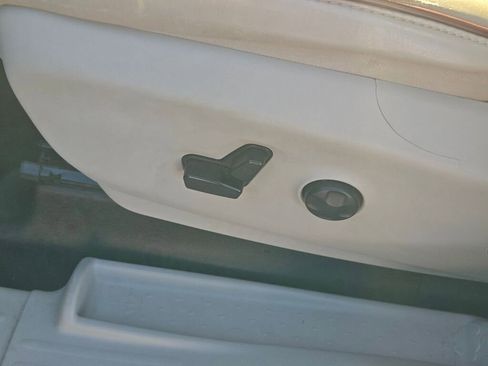 Used 2018 Chrysler Pacifica Limited w/ Tire & Wheel Group image 22