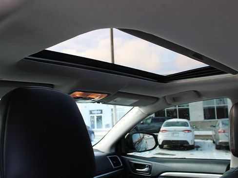 Used 2019 Toyota Highlander SE image 9