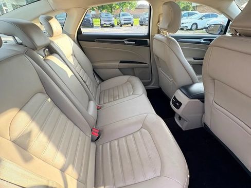 Used 2017 Ford Fusion SE w/ Fusion SE Technology Package FWD image 13