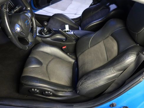 Used 2009 Nissan 370Z Touring w/ Sport Pkg image 16