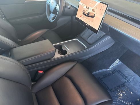Used 2023 Tesla Model Y Long Range image 19