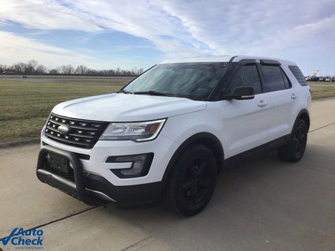 Used 2017 Ford Explorer XLT image 9