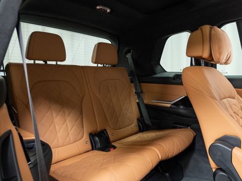 Certified 2024 BMW X7 xDrive40i w/ M Sport Package image 25