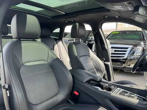 Used 2017 Jaguar F-PACE Prestige image 18