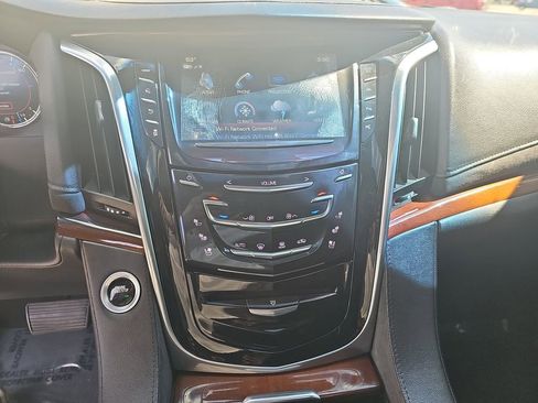 Certified 2018 Cadillac Escalade Luxury AWD/4WD image 26