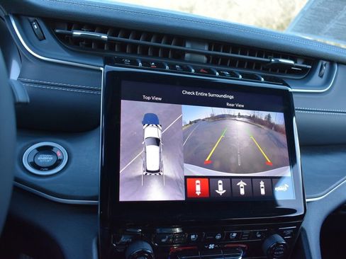 Certified 2025 Jeep Grand Cherokee Limited w/ Luxury Tech Group II image 25