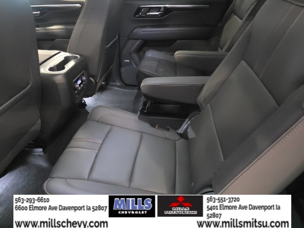 Used 2025 Chevrolet Suburban RST w/ Comfort Package AWD/4WD image 15