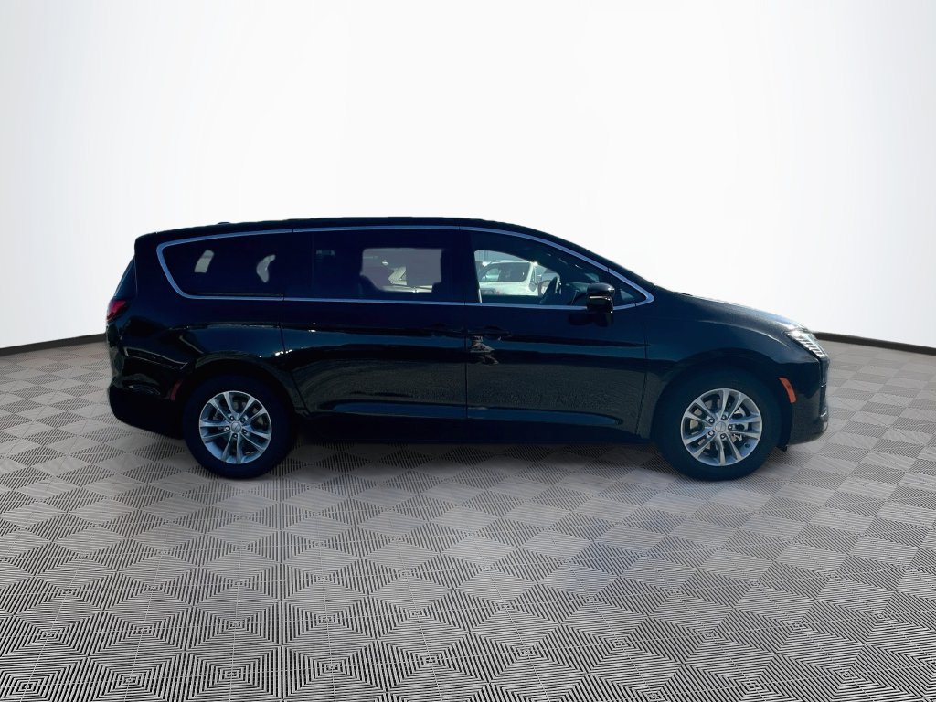 New 2027 Chrysler Pacifica Select FWD image 9