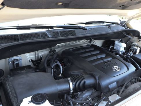 Used 2017 Toyota Tundra SR5 w/ SR5 Upgrade Package RWD image 11