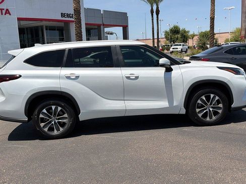 Certified 2025 Toyota Highlander XLE FWD image 10