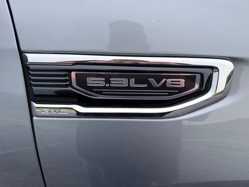 Used 2025 GMC Sierra 1500 SLT AWD/4WD image 18