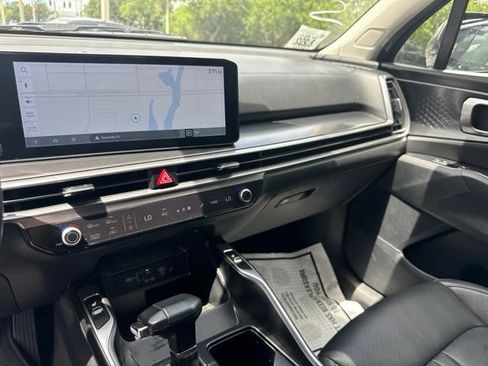 Used 2025 Kia Sorento S AWD/4WD image 11
