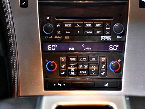 Used 2013 Cadillac Escalade ESV Platinum AWD/4WD image 16