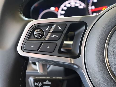 Used 2021 Porsche Cayenne AWD/4WD image 23