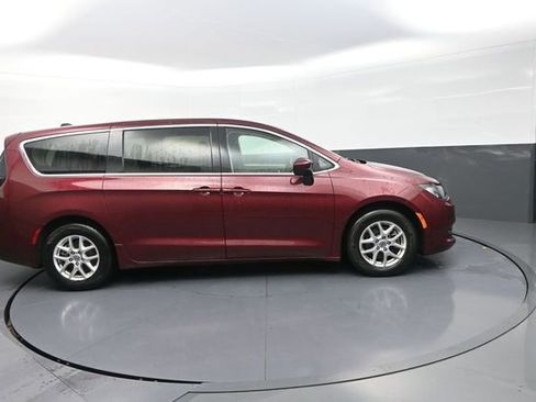 Used 2022 Chrysler Voyager LX FWD image 53