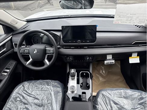 New 2026 Mitsubishi Outlander SE FWD image 7