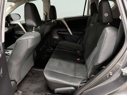 Used 2018 Toyota RAV4 LE AWD/4WD image 14
