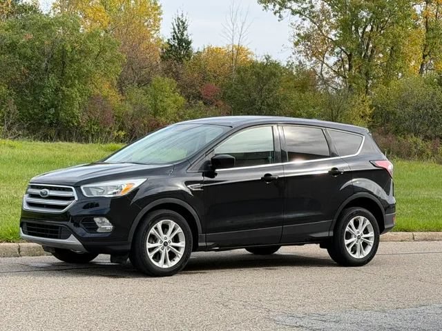 Used 2017 Ford Escape SE w/ SE Cold Weather Package AWD/4WD image 6