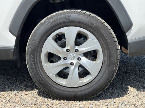Used 2019 Toyota RAV4 LE FWD image 12