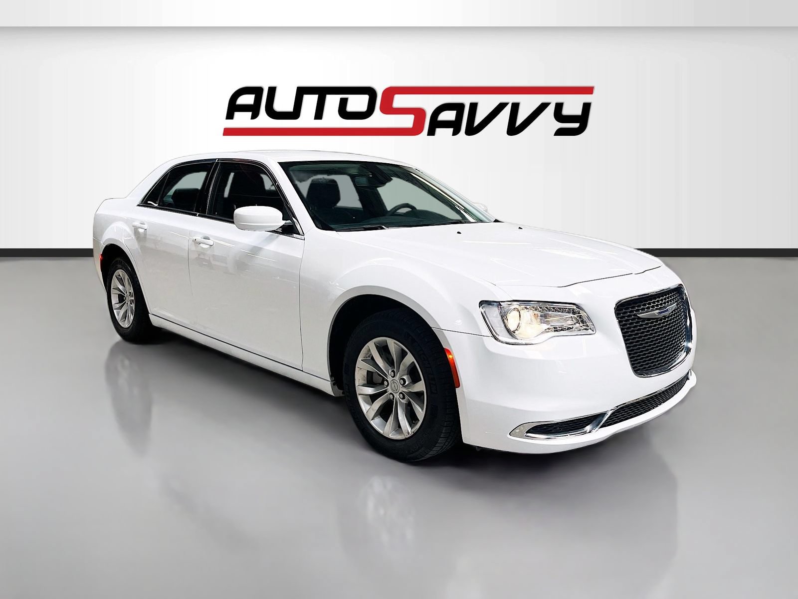 Used 2023 Chrysler 300 Touring RWD image 1