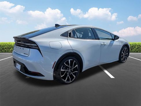Used 2023 Toyota Prius Prime Premium image 4