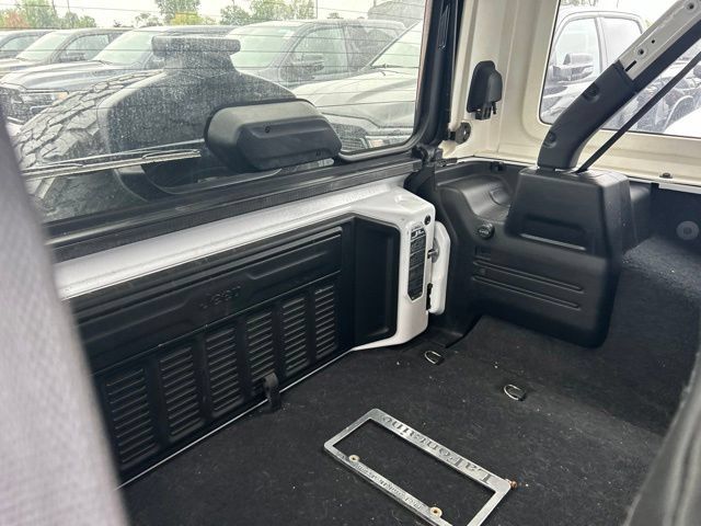 Used 2021 Jeep Wrangler Unlimited Rubicon AWD/4WD image 9