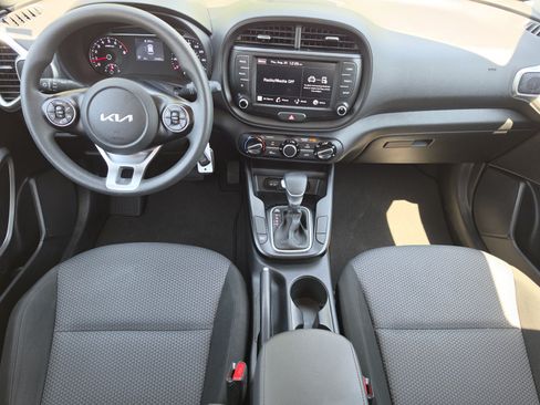 Used 2022 Kia Soul LX FWD image 8