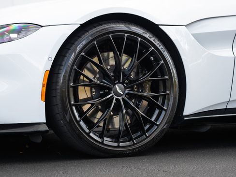 Used 2023 Aston Martin V8 Vantage V8 image 26