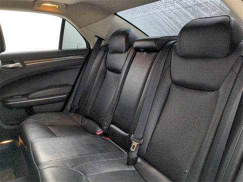 Used 2018 Chrysler 300 Limited image 36