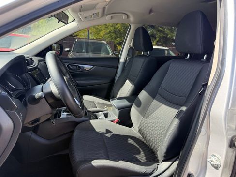 Used 2020 Nissan Rogue S FWD image 12