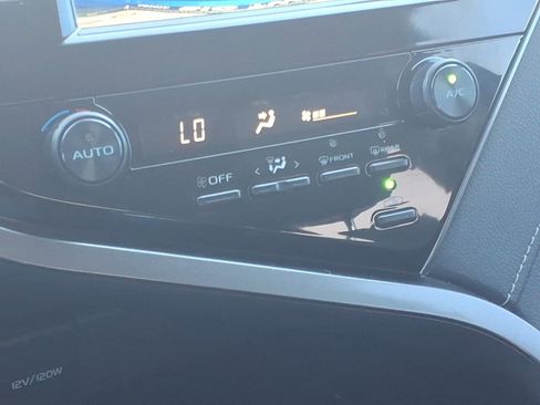 Used 2019 Toyota Camry SE image 22