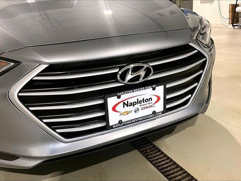 Used 2017 Hyundai Elantra SE FWD image 28