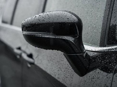 Used 2024 Chrysler Pacifica Touring-L image 18