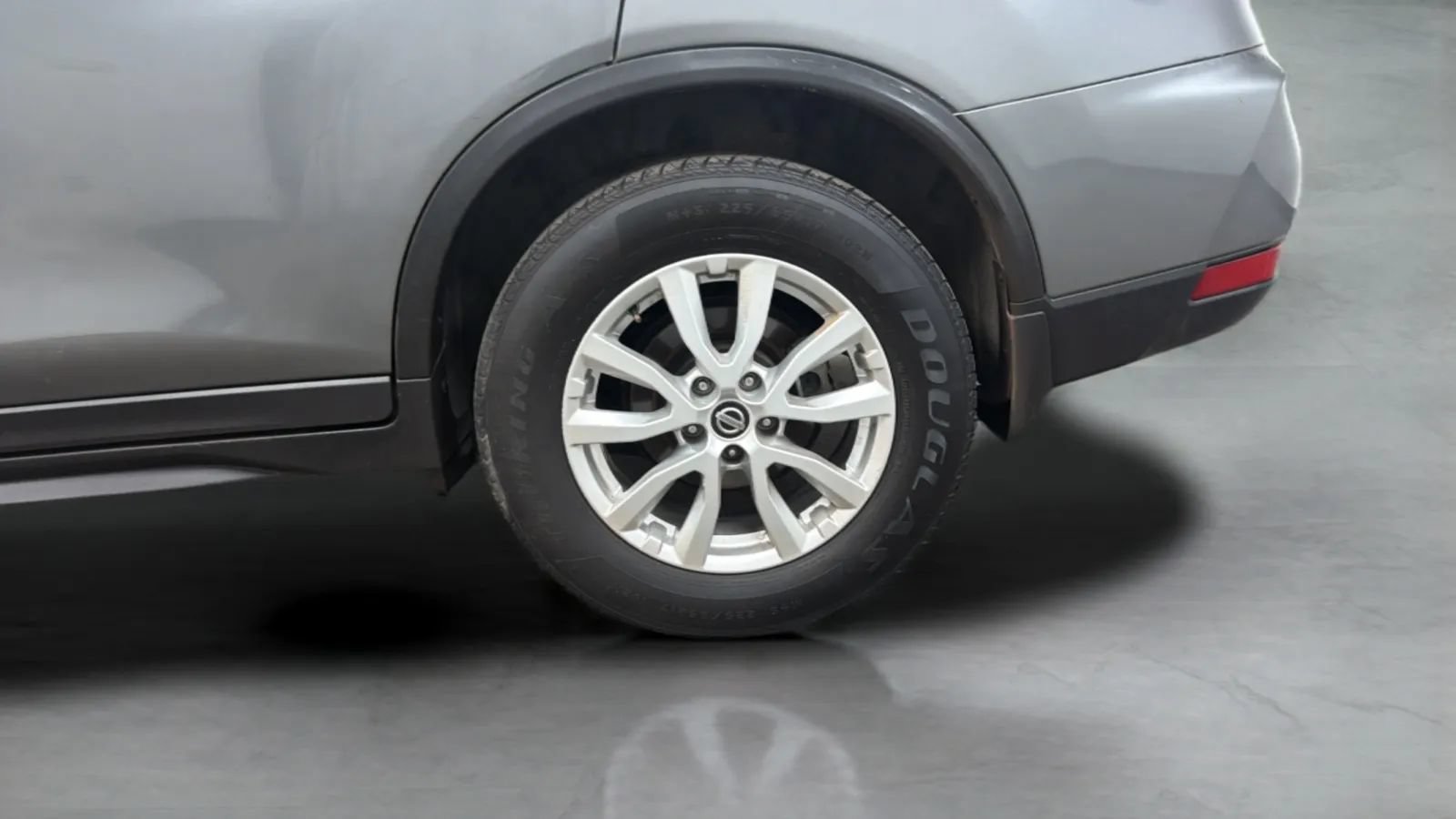 Used 2017 Nissan Rogue SV FWD image 27