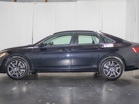 Used 2025 Volkswagen Jetta SE FWD image 5