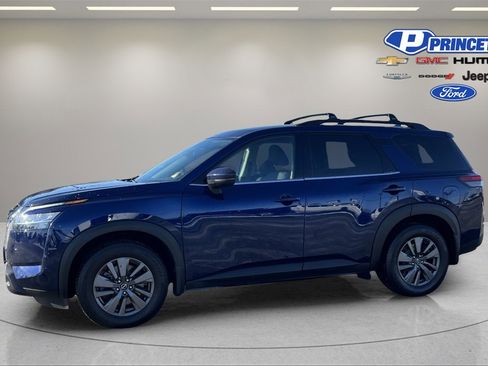 Used 2022 Nissan Pathfinder SV w/ SV Premium Package image 4