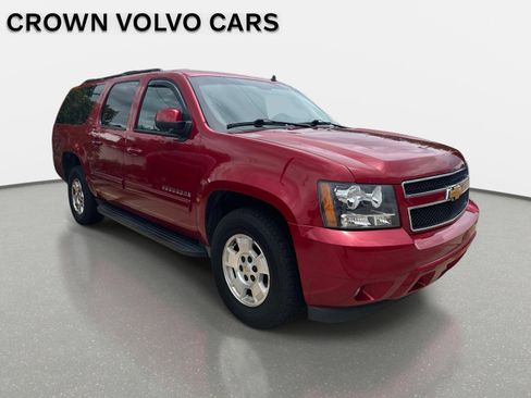 Used 2014 Chevrolet Suburban LT w/ Luxury Package AWD/4WD image 3
