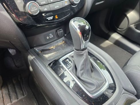 Used 2018 Nissan Rogue SL FWD image 17