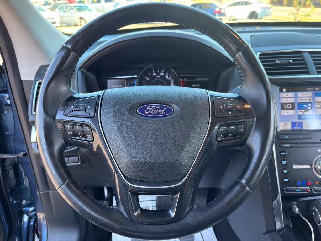Used 2019 Ford Explorer Limited w/ Limited Luxury Package FWD image 38