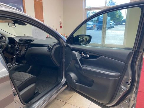 Used 2021 Nissan Rogue Sport SV FWD image 15