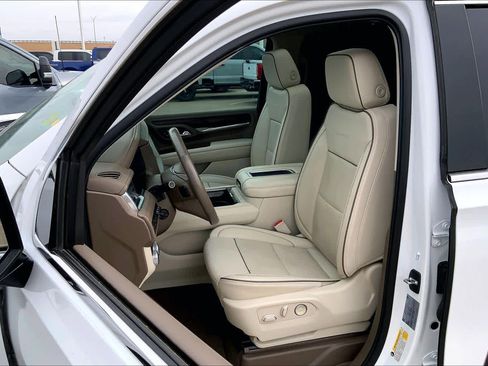 Used 2021 GMC Yukon XL Denali w/ Denali Premium Package image 7