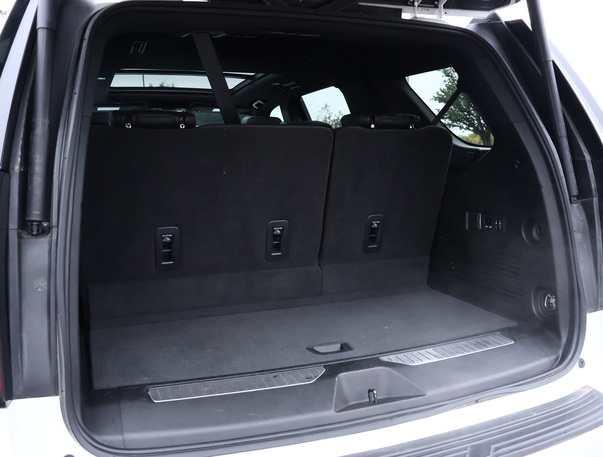 Used 2023 Chevrolet Tahoe RST w/ Luxury Package AWD/4WD image 28