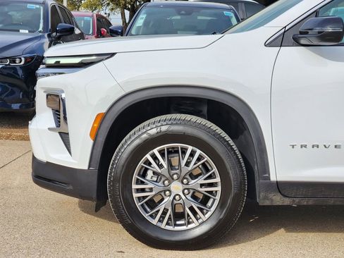 Used 2026 Chevrolet Traverse LT image 9