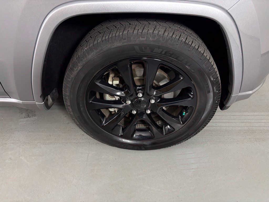 Used 2021 Jeep Grand Cherokee Laredo X RWD image 10