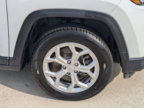 Certified 2024 Jeep Compass Latitude AWD/4WD image 9