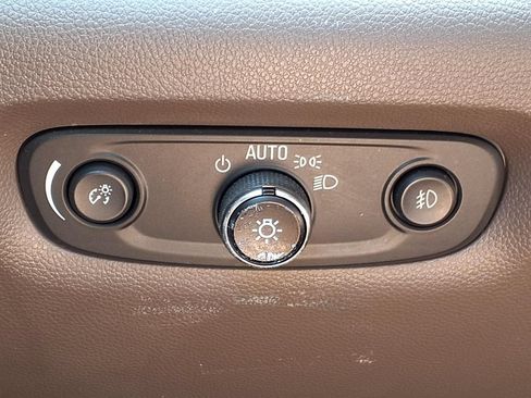 Used 2019 Chevrolet Traverse LT w/ LT Premium Package FWD image 17