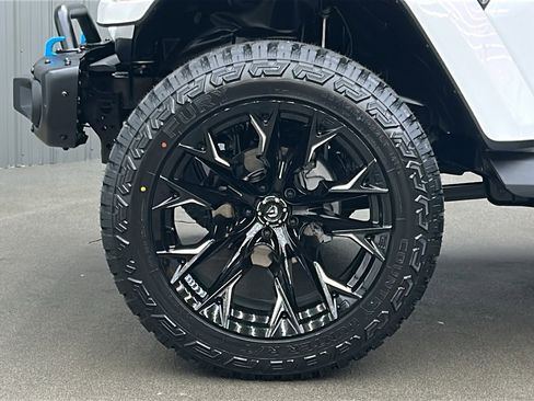 Used 2024 Jeep Wrangler Unlimited Sahara w/ Safety Group image 10