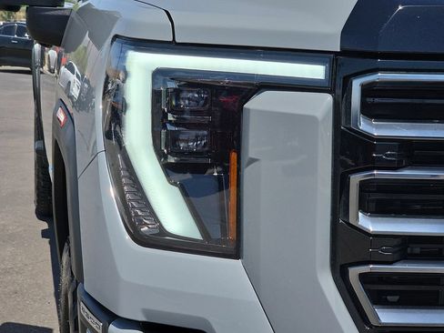 Used 2025 GMC Sierra 2500 AT4 w/ AT4 Premium Plus Package AWD/4WD image 7